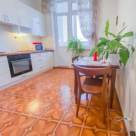 Rent 2 Min Metro Chernihivska Apartment